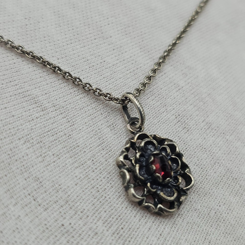 Zarter kleiner silber - zarter, granat